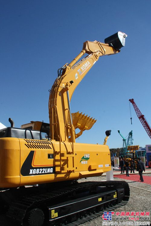 廈工全系列產品驚艷亮相BICES 2013，引領工程機械技術研發新浪潮